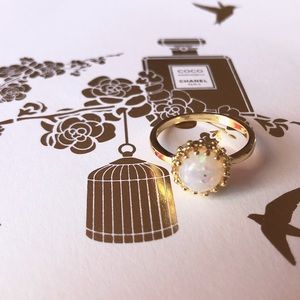 Elegant Gold Opal Ring